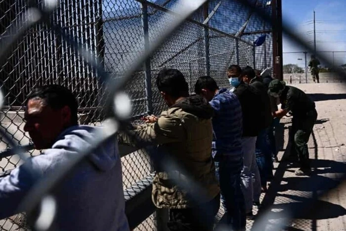 USA wznawiają zatrzymywanie wszystkich migrantów bez wyjątku - Washington Post