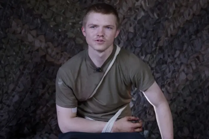 «Посадили у клетке и били палками». Оккупант объяснил, почему сдался в плен ВСУ