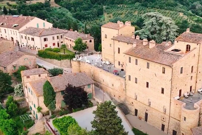 The wedding in the hotel cost from 85 thousand UAH: the daughter of former Minister Zlochevsky got married in an 800-year-old castle