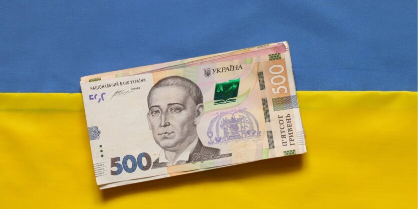 Українцям виплатять гроші до Дня Незалежності: хто та скільки отримає