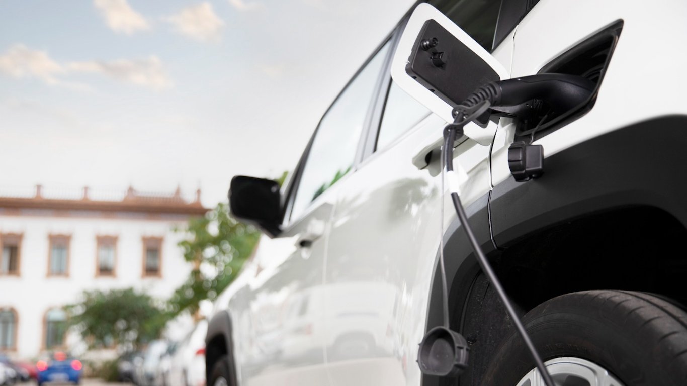 How Electric Vehicles Are Destroying Major Oil Companies