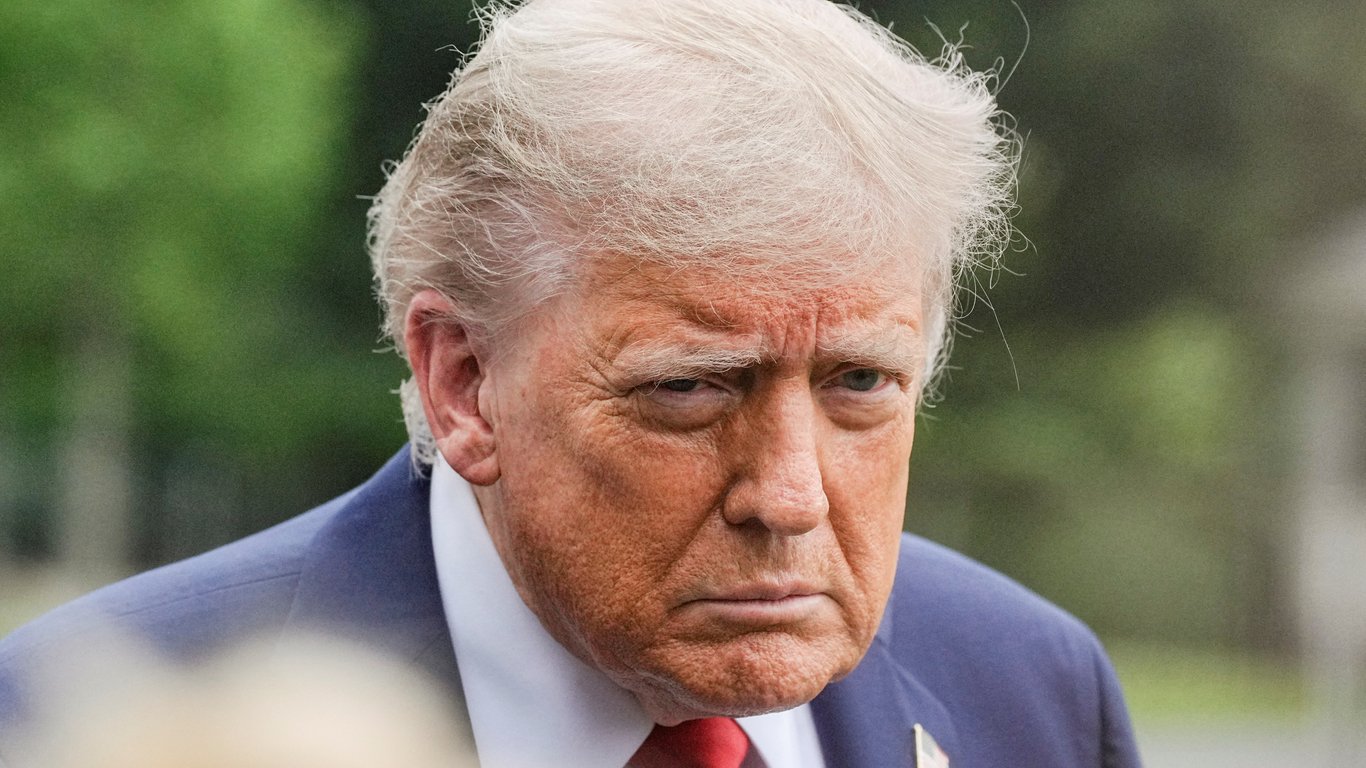 Trump erklärte, warum er die Waffenlieferungen an die Ukraine wieder aufgenommen hat