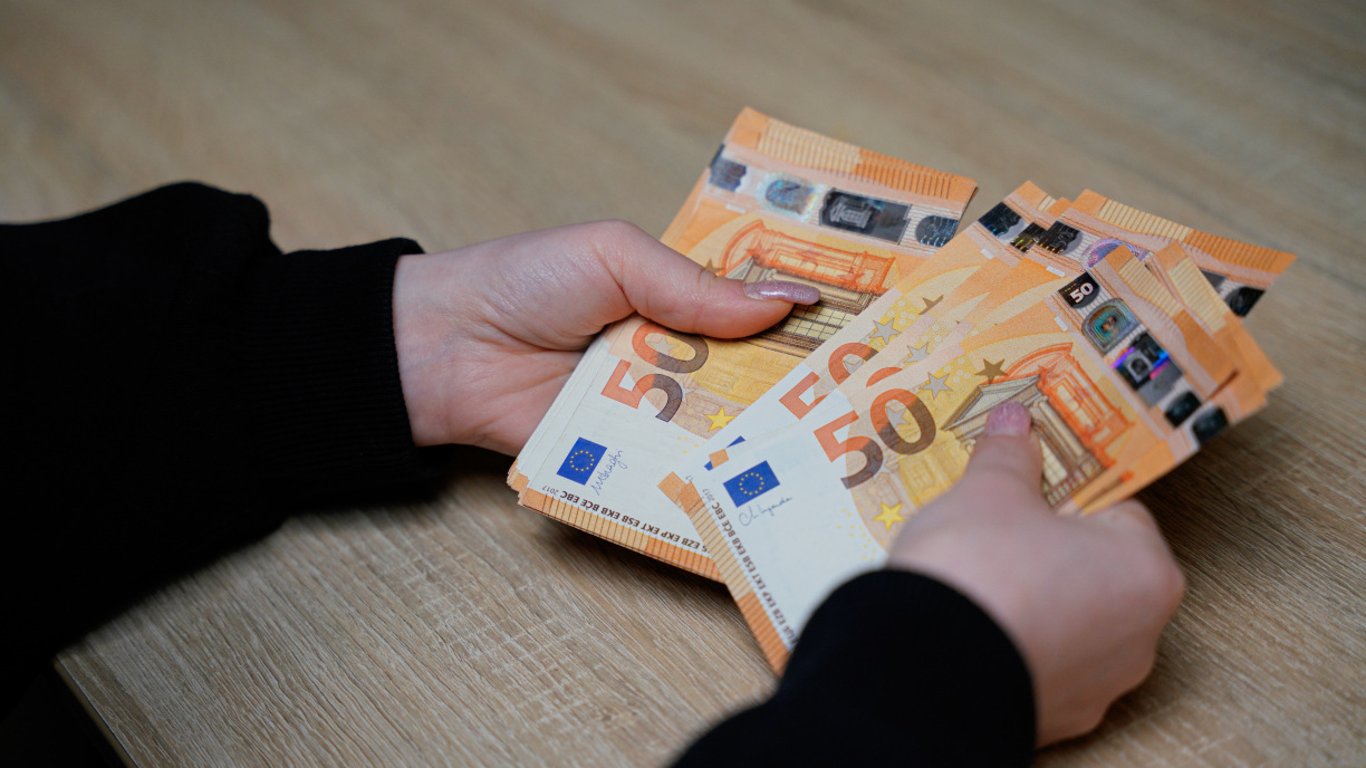 Leaving Ukraine - Who Can Have Cash Taken Away in July 2025