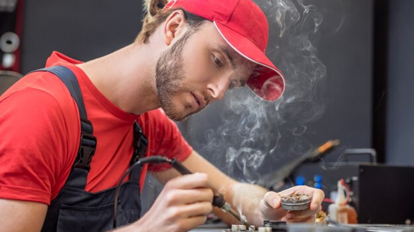Im 'Asow' werden Arbeiter benötigt - welche Pflichten
