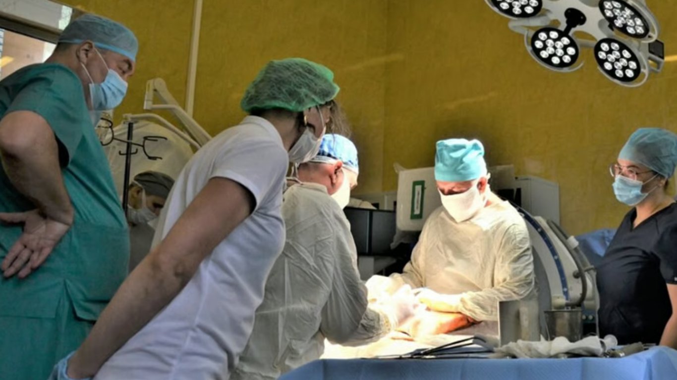 Azov is looking for surgeons - high salary offered