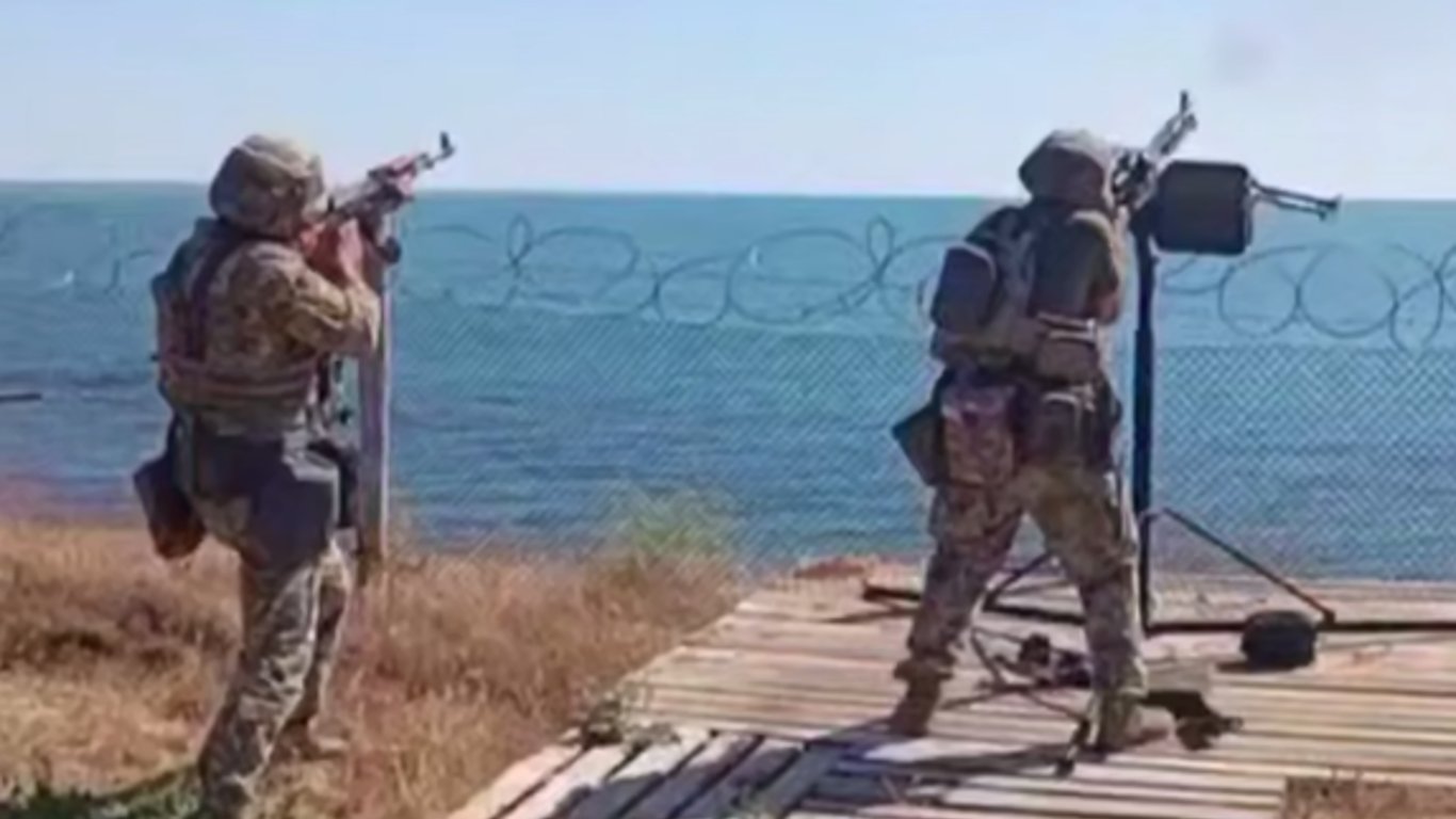 Grenzschutzbeamte zeigten, wie sie einen Shahed über Odesa zerstörten — Video