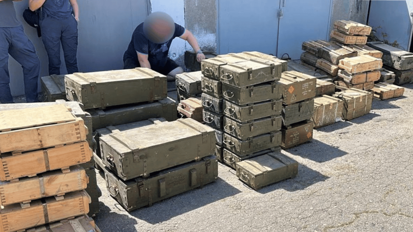 In Charkiw versteckten Verbrecher ein Waffenarsenal neben Zivilisten - Foto