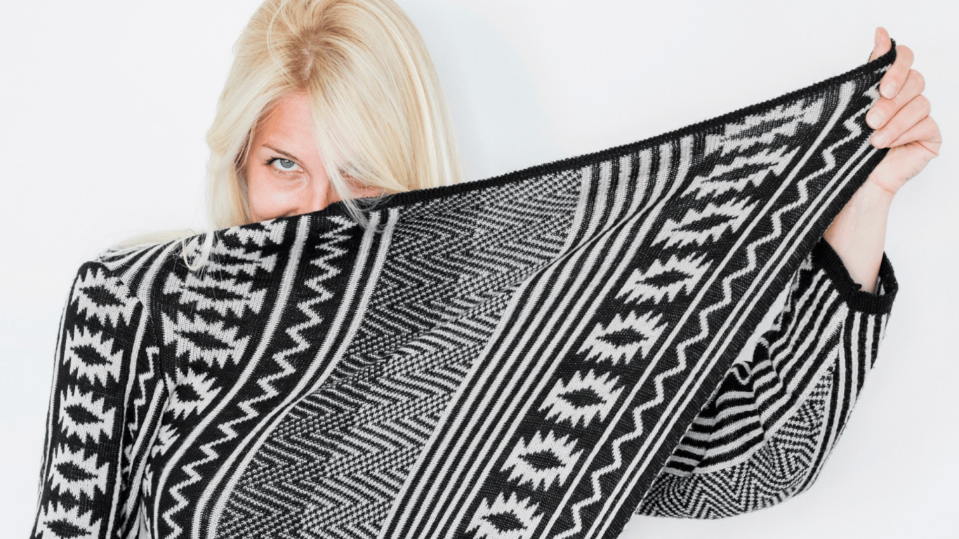 Universal and trendy — what the scarf skirt impresses with