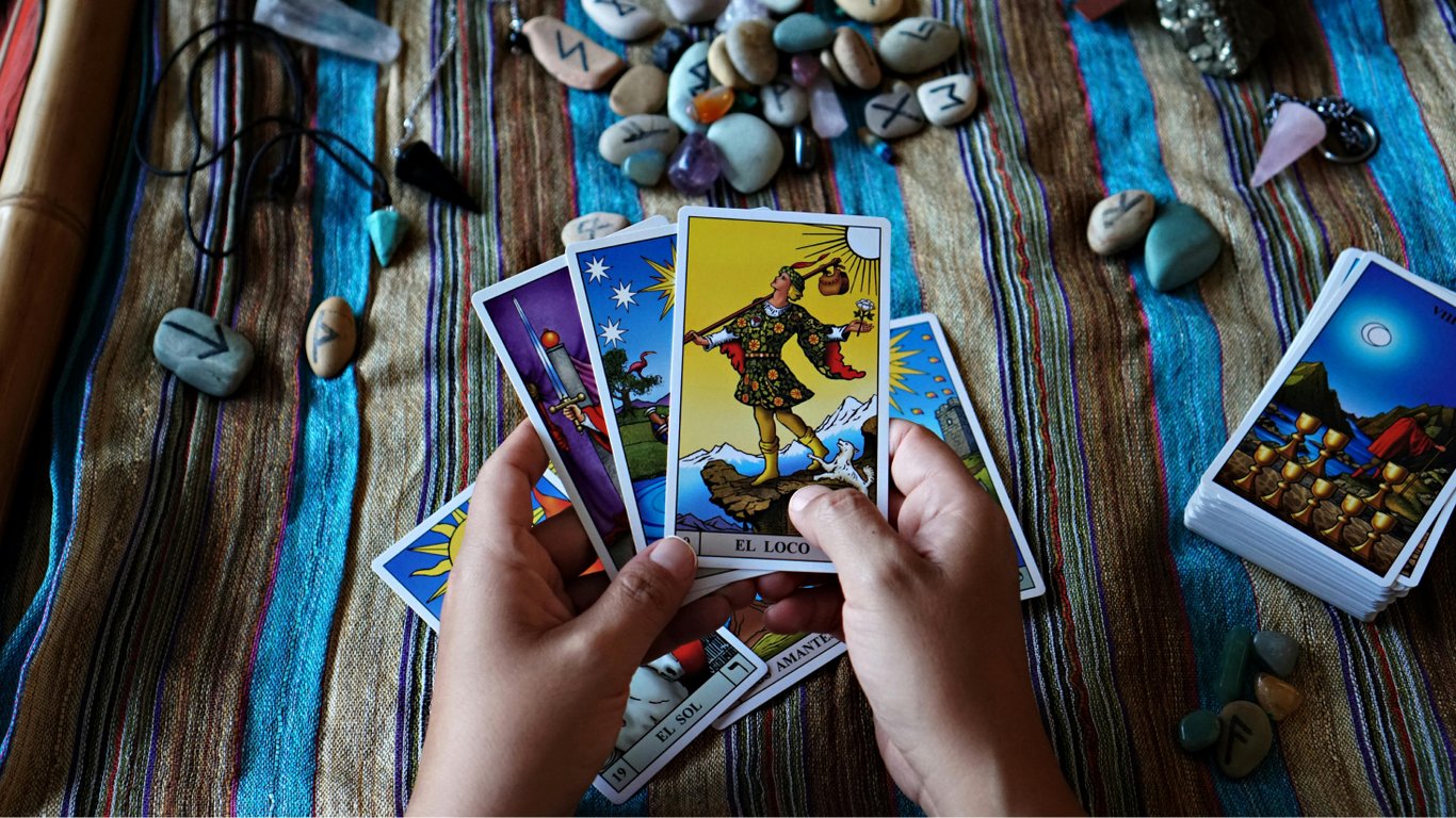 Tarot predicts the end of a difficult period for five zodiac signs