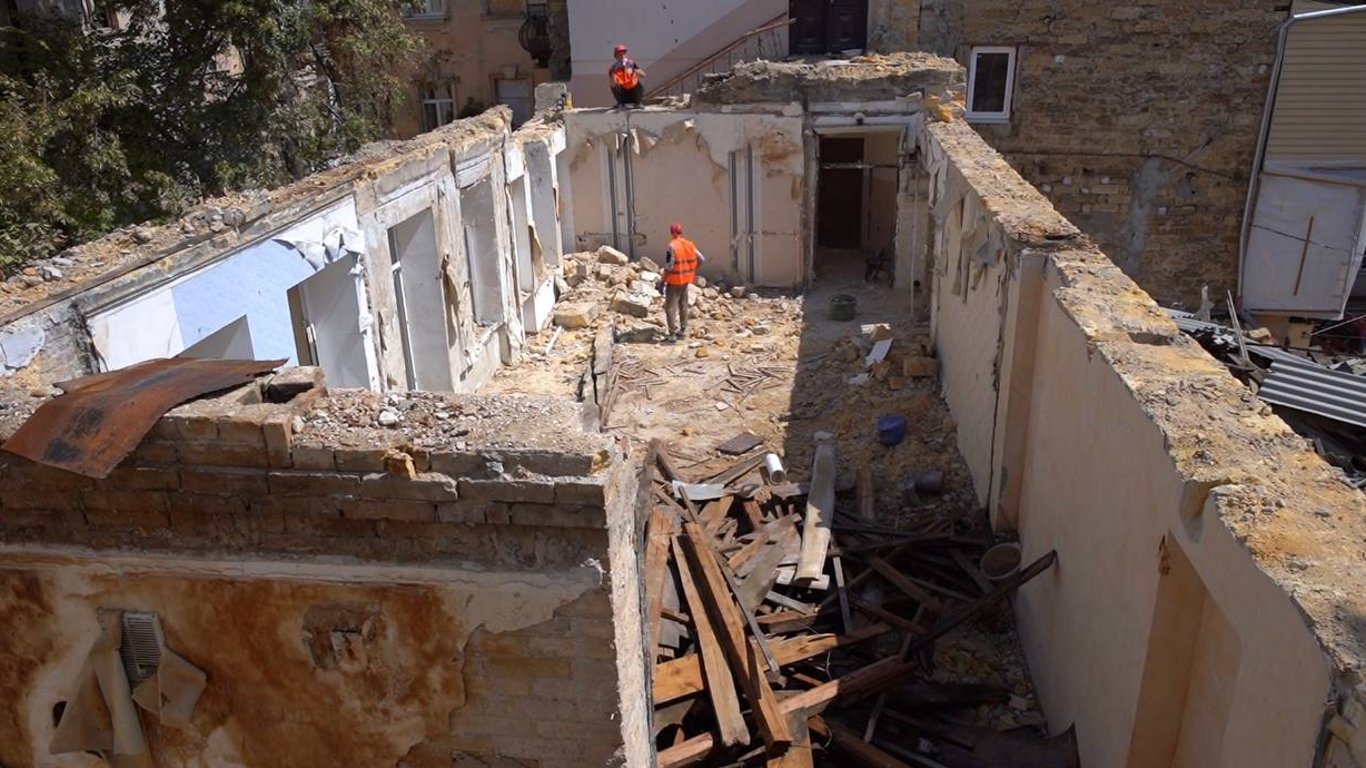 In Odessa beginnt die Wiederherstellung des durch den Angriff der RF zerstörten Hauses - welches