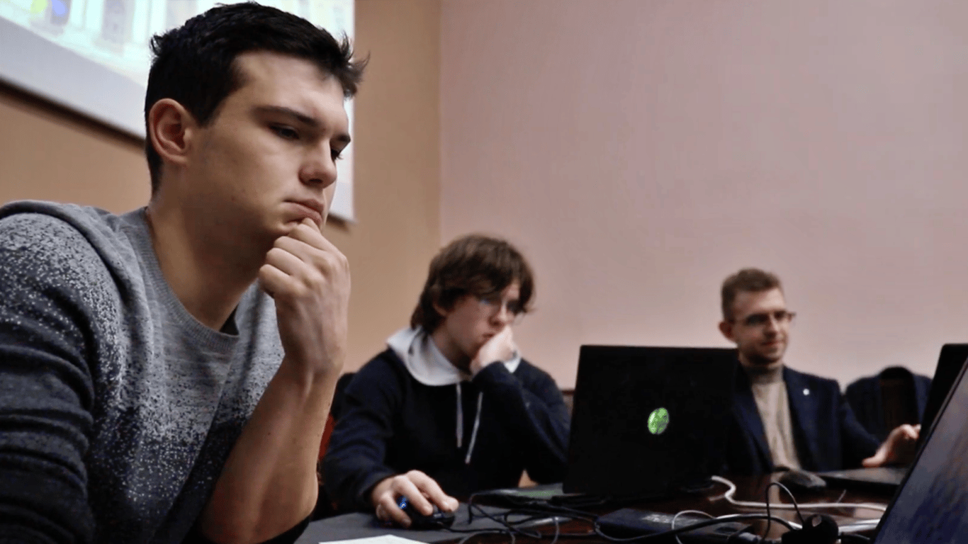 W 'Azowie' jest wakat dla testerów oprogramowania - jakie są warunki pracy