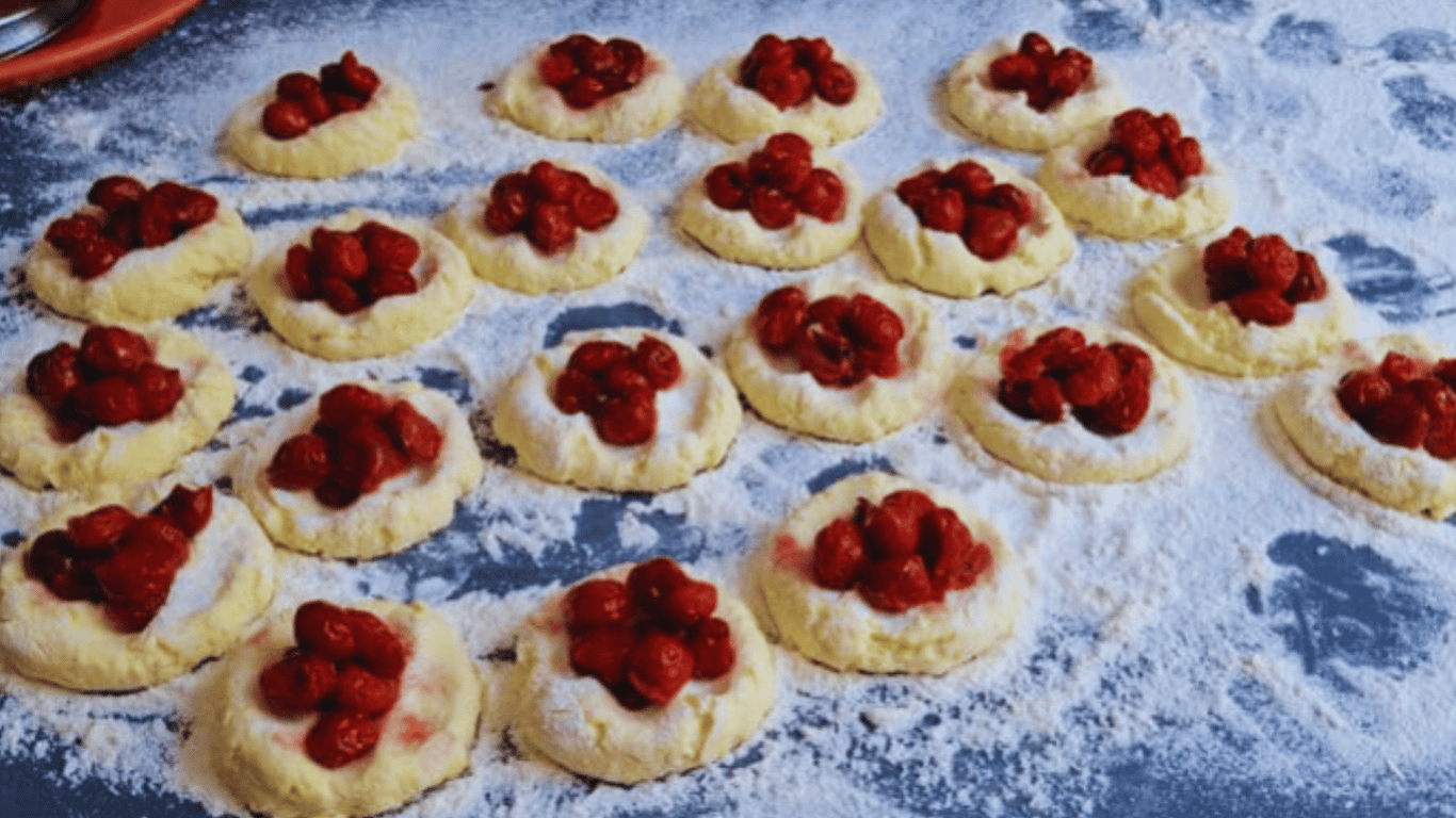 Recipe for special syrniki - the best way to use cherries