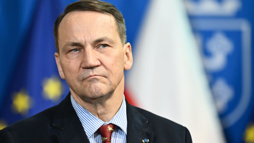 Sikorski named the only country capable of stopping Putin